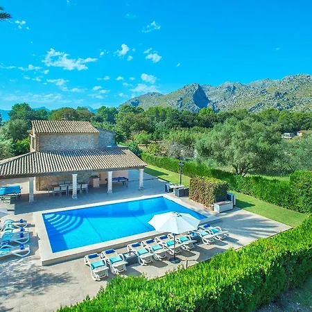 Villa Papa: Serene Mountain Views In Cala San Vicente *