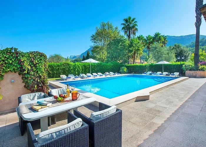 Papa: Serene Mountain Views In Cala San Vicente Pollenca