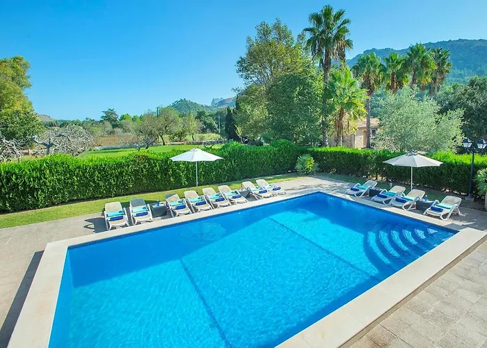 Villa Papa: Serene Mountain Views In Cala San Vicente Pollenca