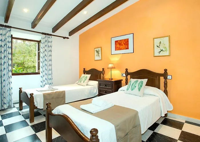 Papa: Serene Mountain Views In Cala San Vicente Pollenca